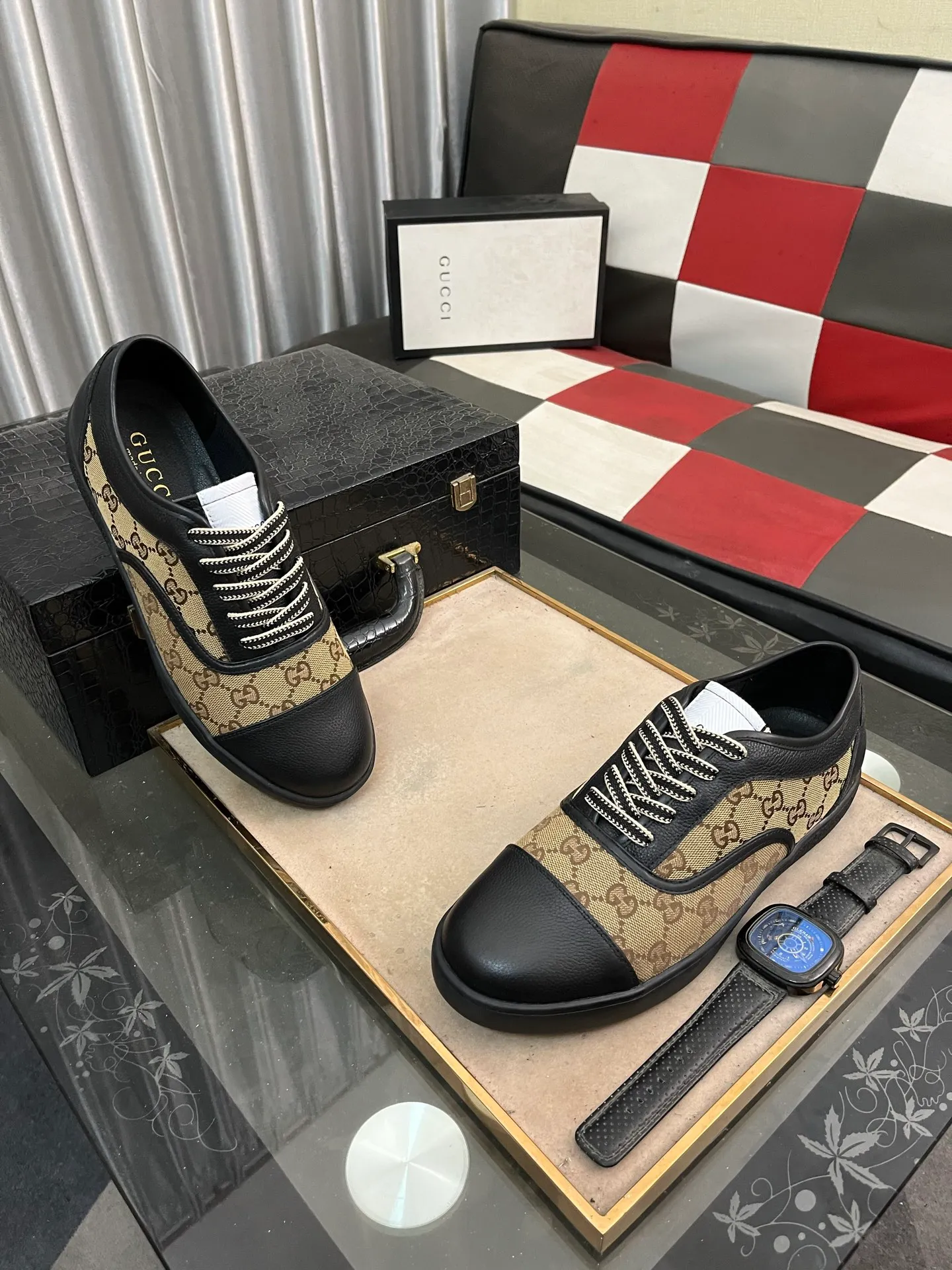 Men's shoes💰400⌚️⌚️[GUCCI] Gucci men's casual shoes are absolutely popular🔥The ultimate matching item for trendy men! The charm of super texture is unstoppable. This is the main recommendation. The upper is made of high-quality cowhide, with pig lining feet and wear-resistant rubber sole. It is noble and elegant! Extremely comfortable🎁🎁You can be as handsome as you want💪 Available in sizes 38-44 and 4️⃣colors available